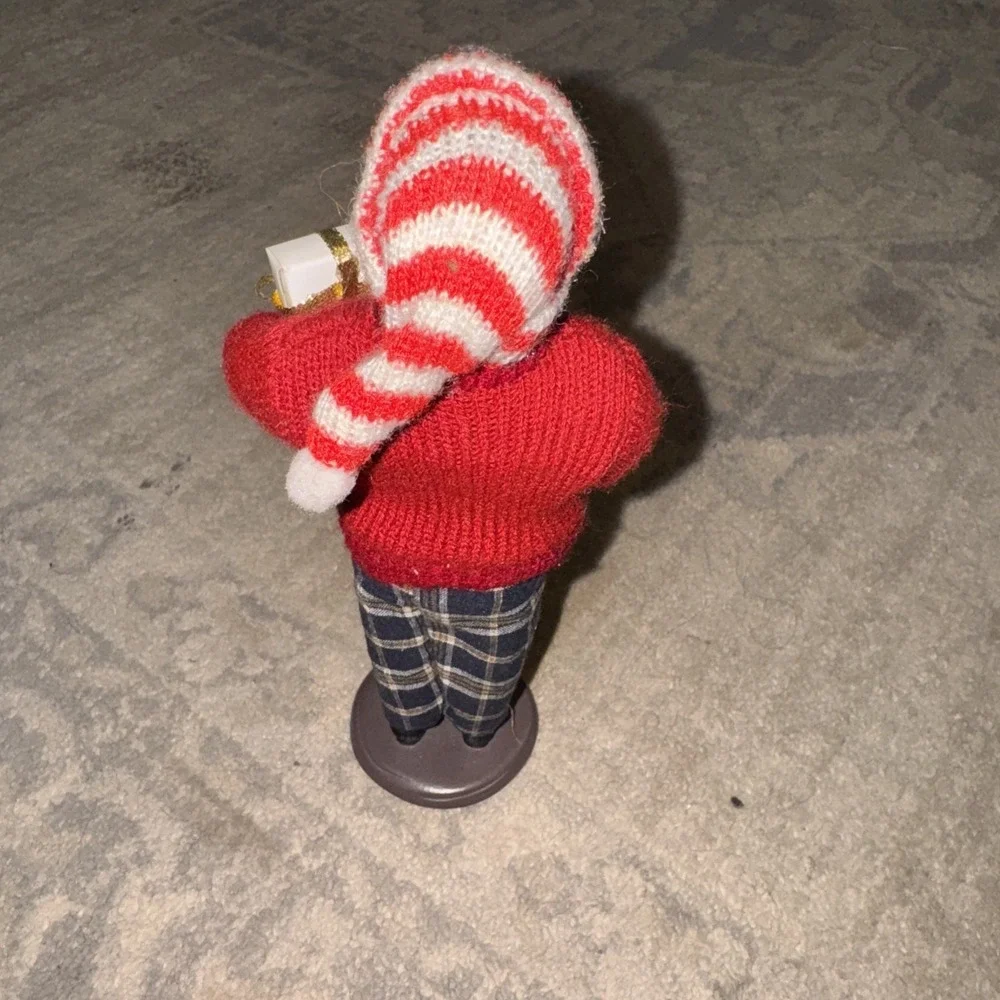 christmas caroler‎ doll figure village